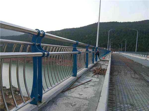 抚顺不锈钢桥梁护栏的特点及其在桥梁安全中的重要作用