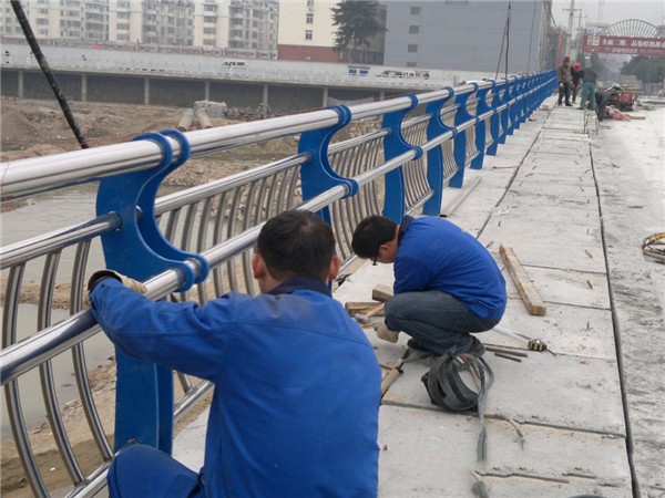 抚顺不锈钢桥梁护栏除锈维护的重要性及其方法