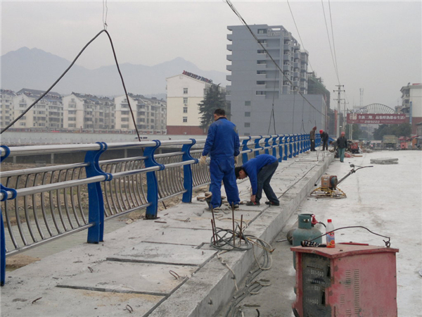 抚顺不锈钢复合管护栏常见问题及解决方案